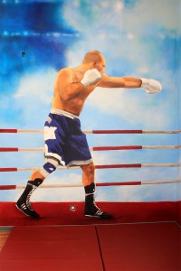 Sportler im roten Boxring, Boxergraffiti