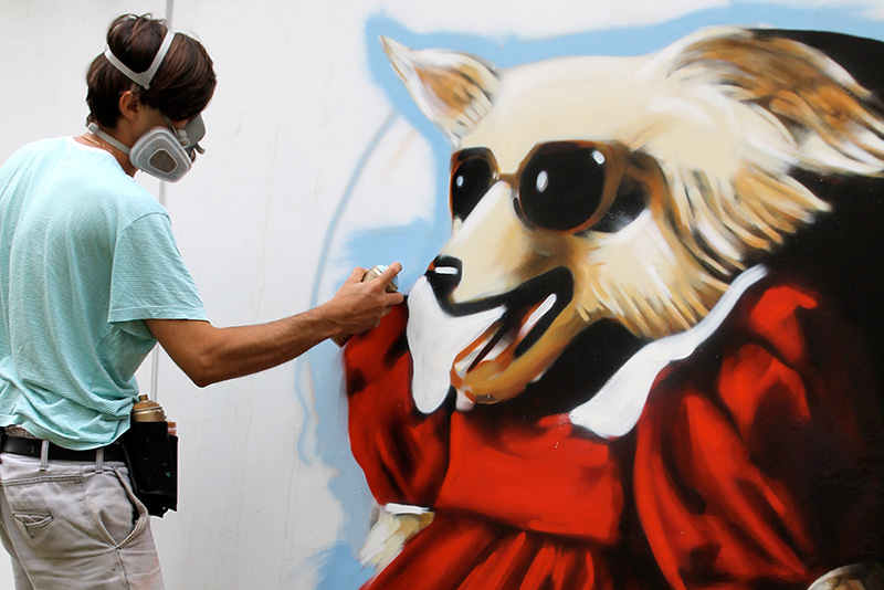 Graffiti-Kunst auf Bauzaunelementen des Zappanale Festivals