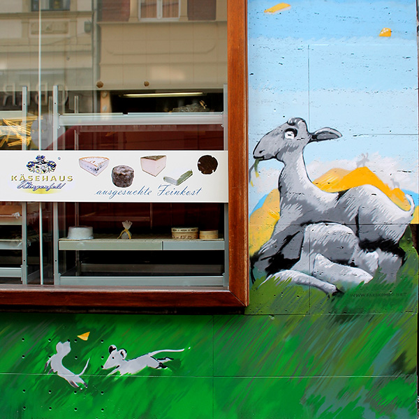 Graffiti-Künstler Köln Farbkombo,spielende Mäuse, Ziege, Bergkäse